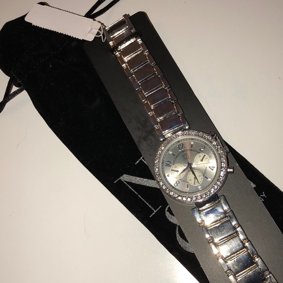 Watch - Picture 3 of 3